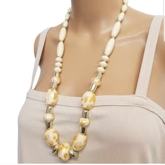 VINTAGE PEARLESCENT CREAM WITH GOLD & SILVERTONE BEADED STATEMENT NECKLACE - Picture 2 of 4